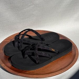 Teva Women's Olowahu Black Sandals Sz 8